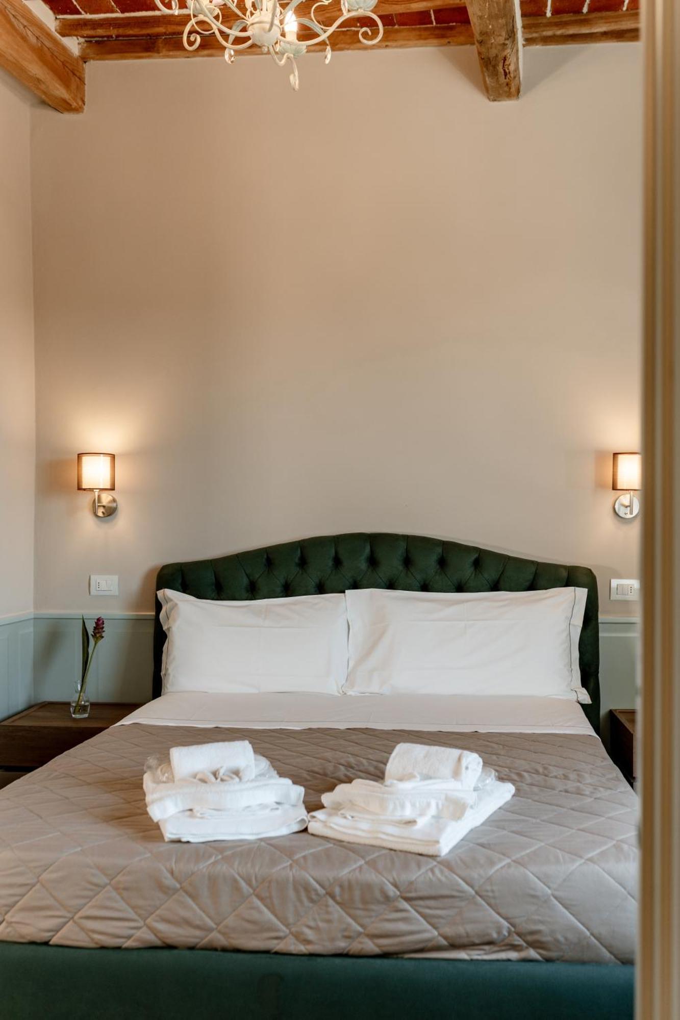 Neoclassico By Tiziana Monaldi Hotel Pitigliano Eksteriør billede